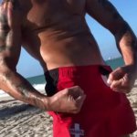 PORNO STAR DEL CORPO DELLA SPIAGGIA DEL BAGNINO