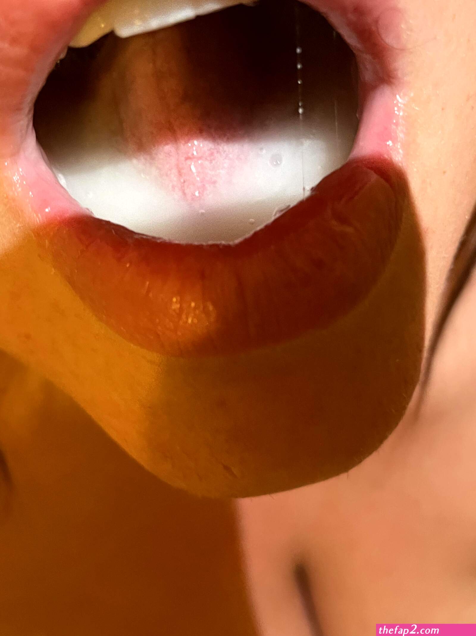 Sexy semen en la boca